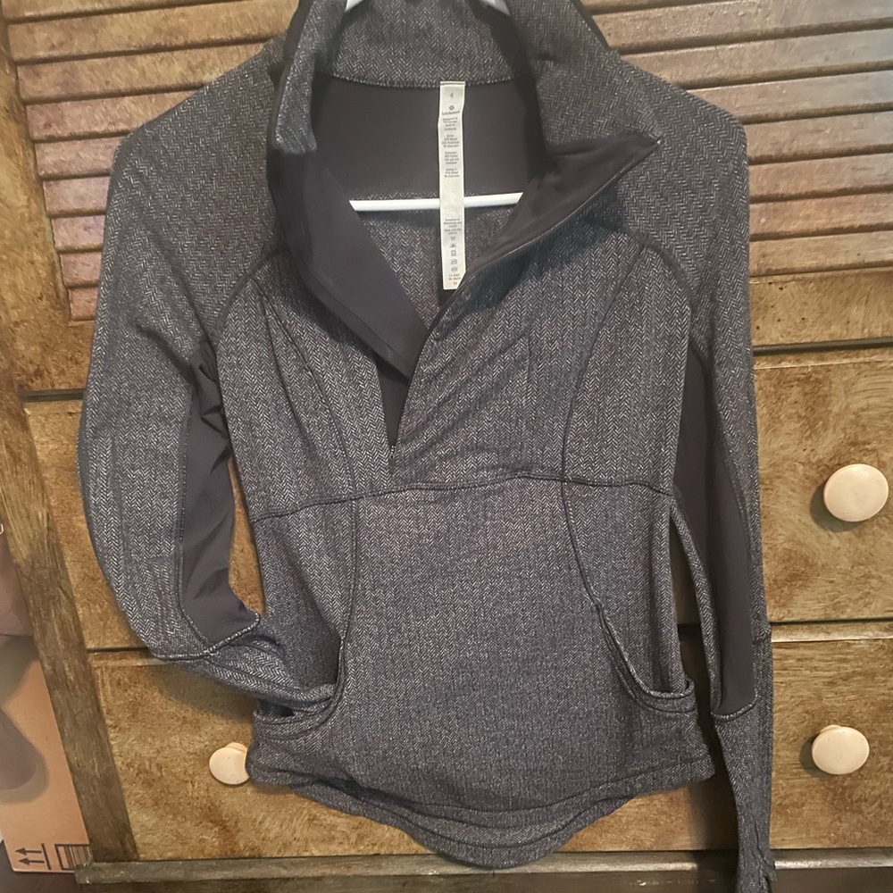 Lululemon Athletica jacket base runner